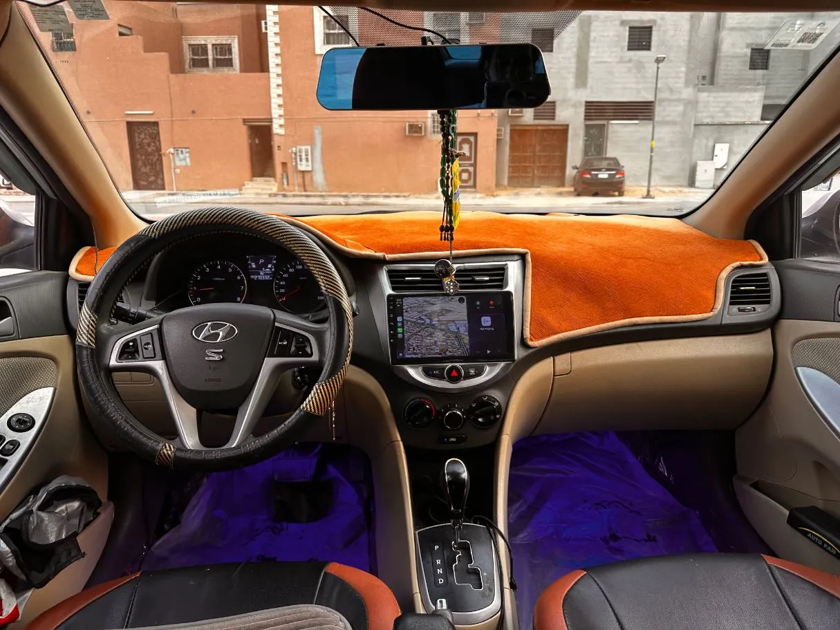 Car image 16