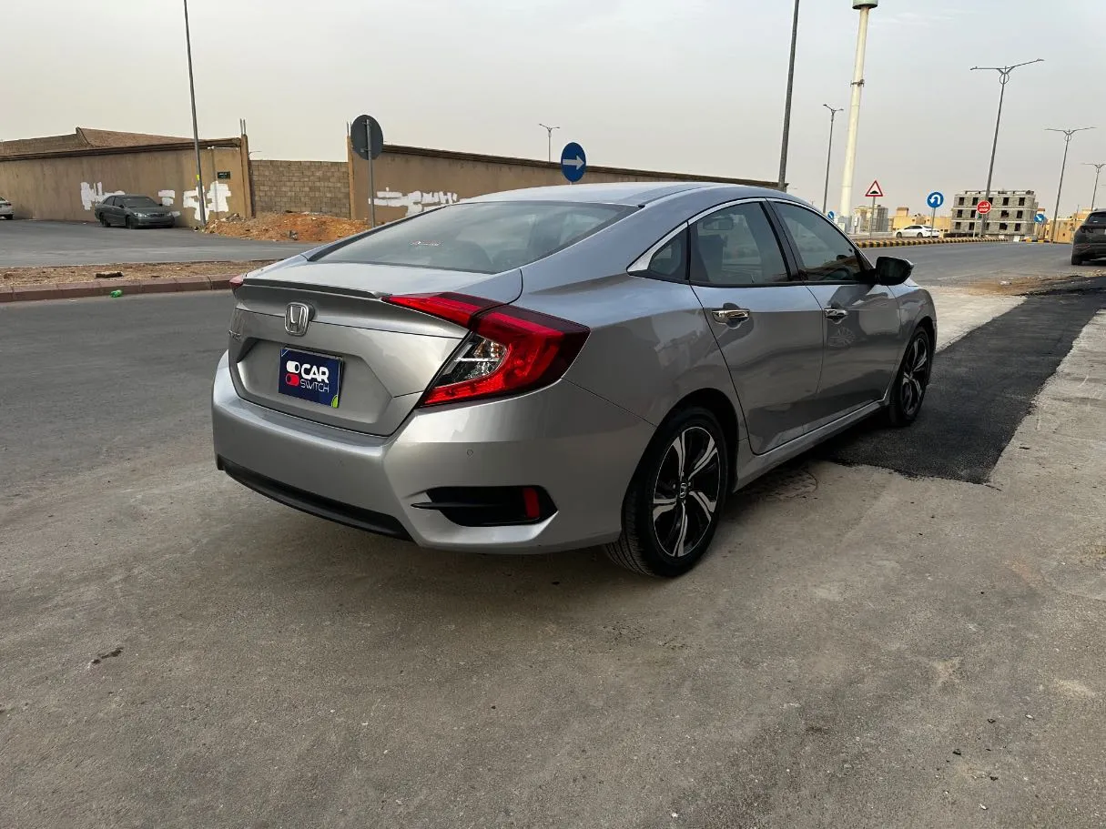 Car image 5