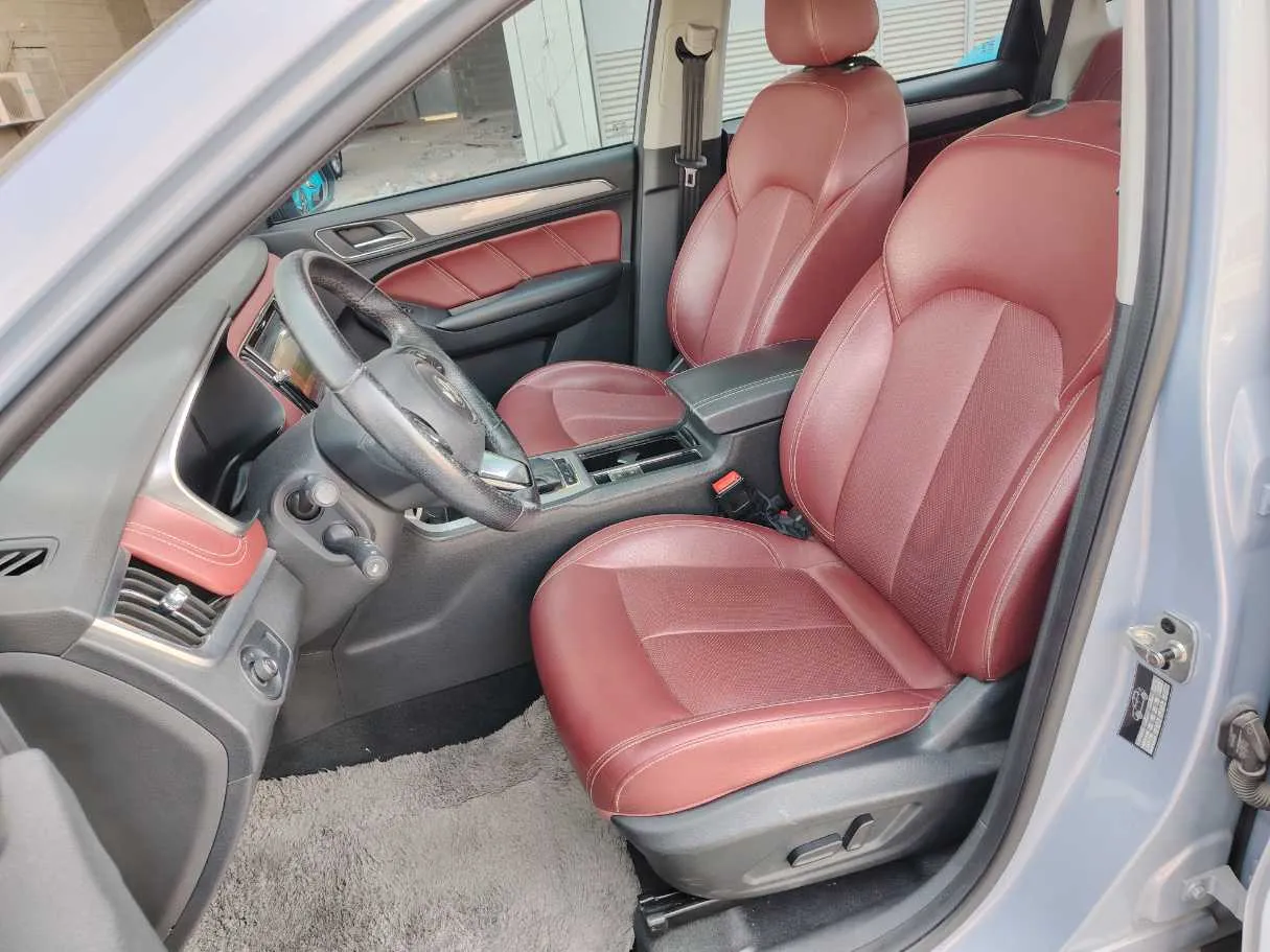 Car image 11