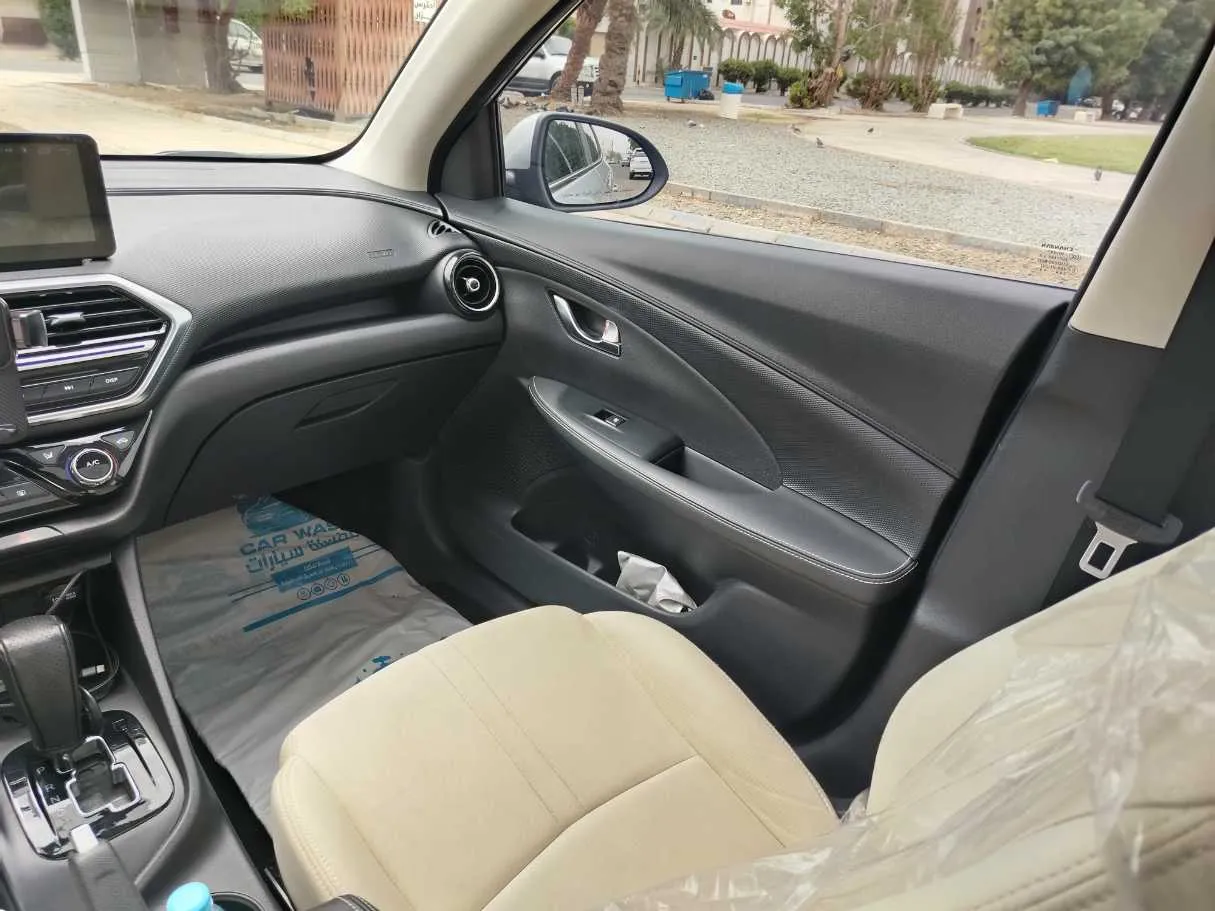 Car image 34