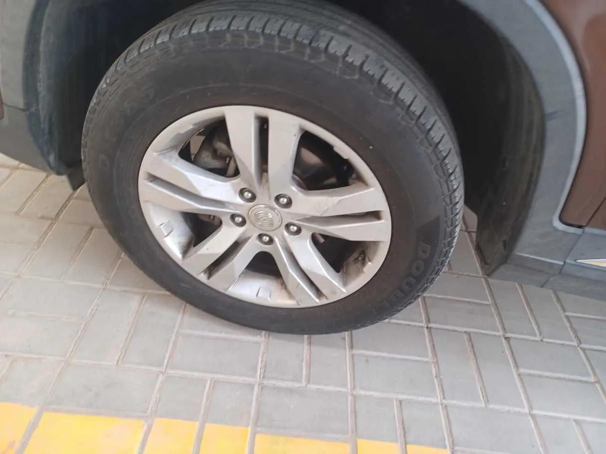 Car image 9