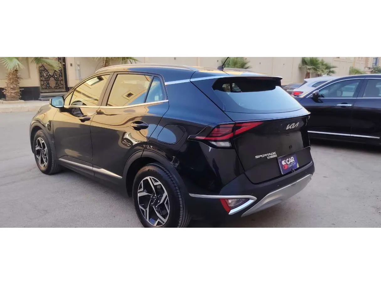 Car image 7
