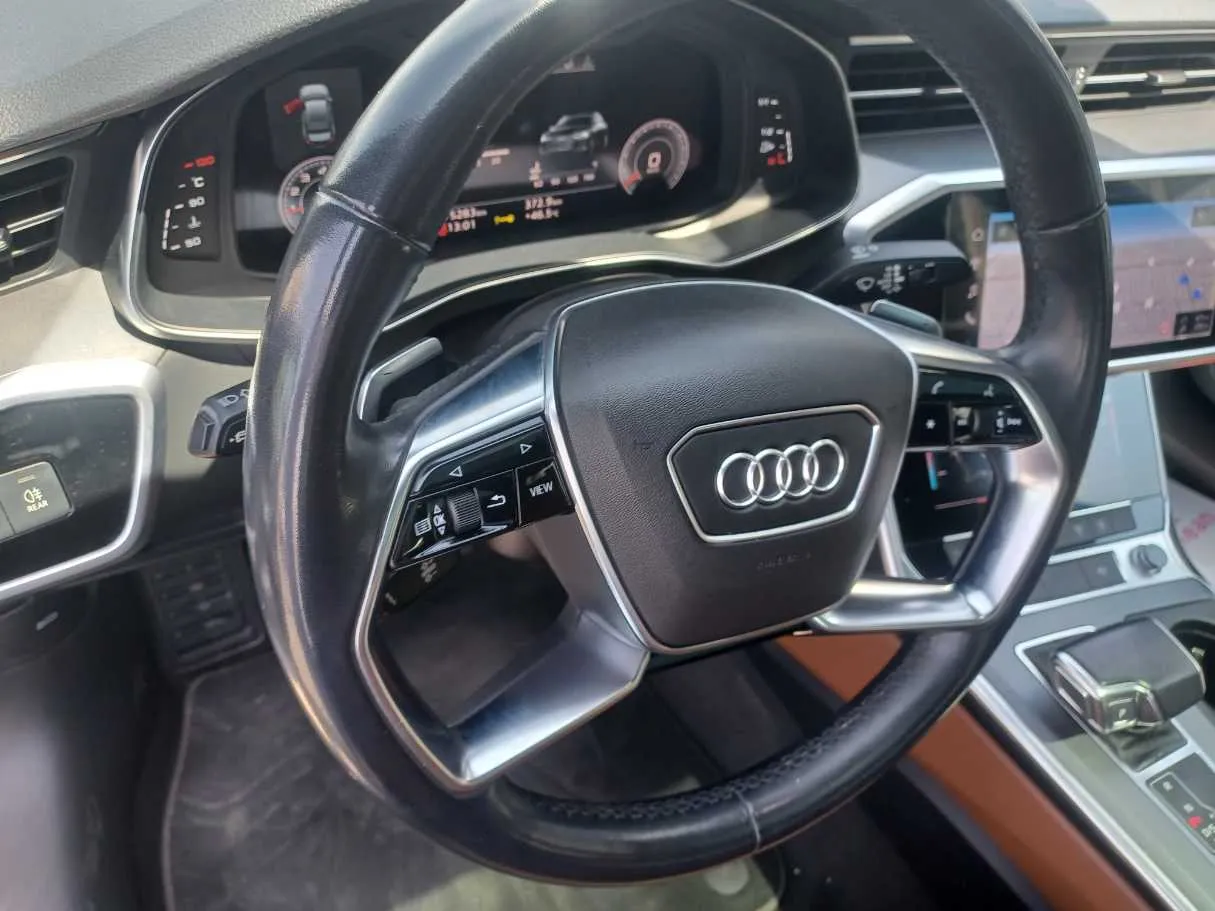 Car image 19