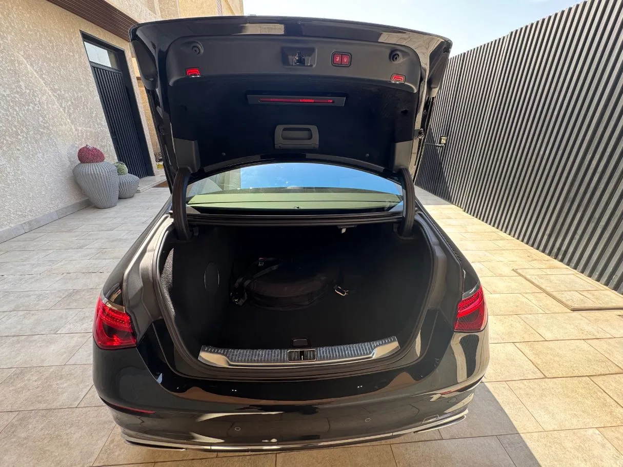 Car image 25