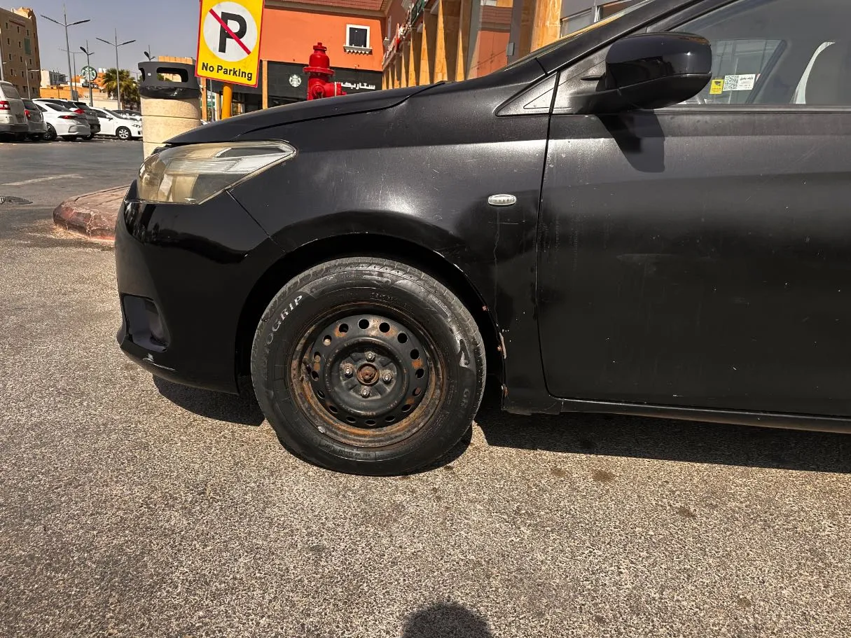 Car image 9
