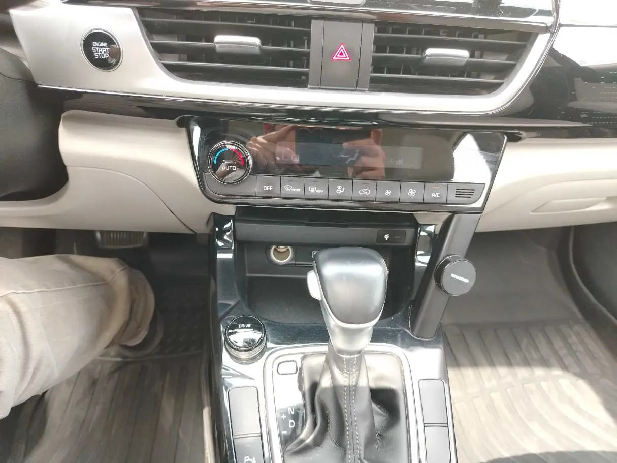 Car image 27