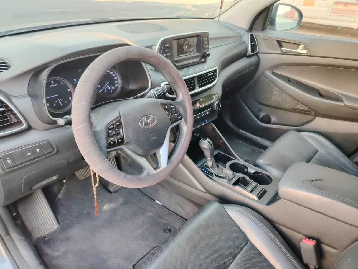 Car image 13