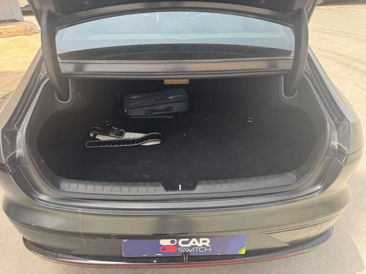 Car image 18
