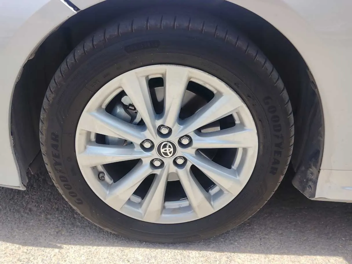 Car image 10