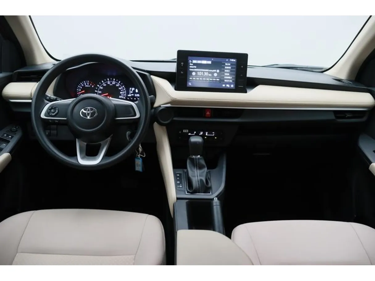 Car image 14