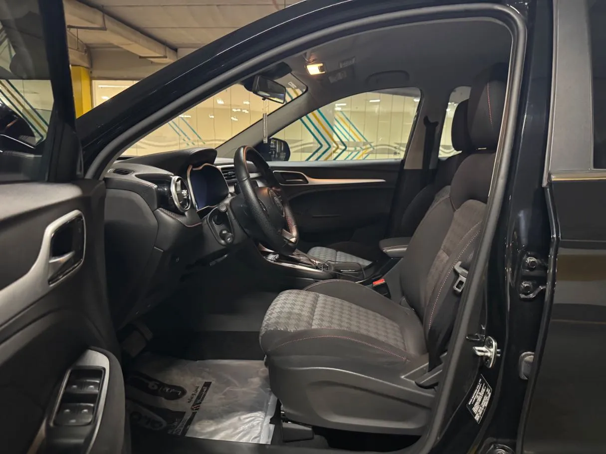 Car image 11