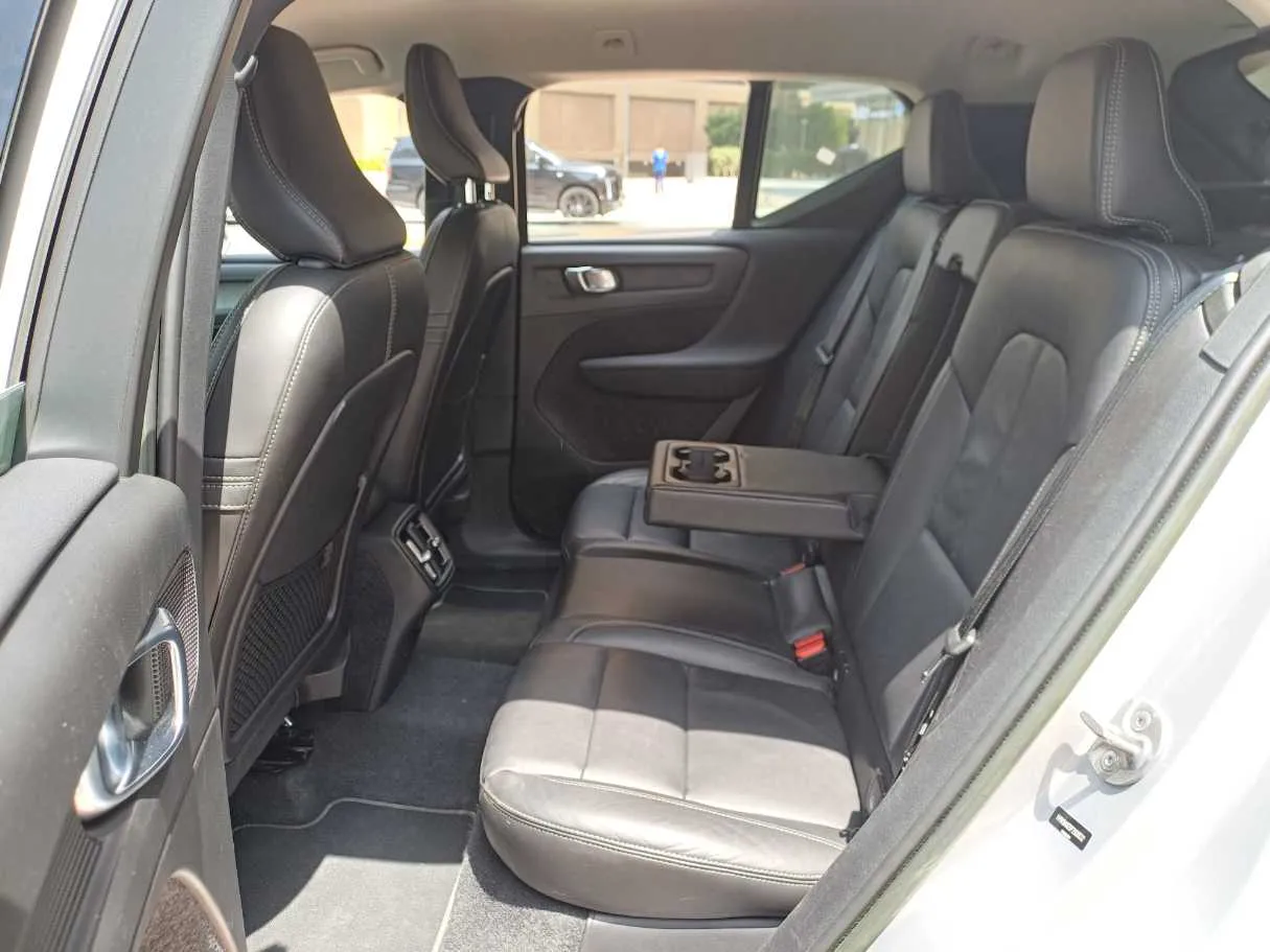 Car image 13