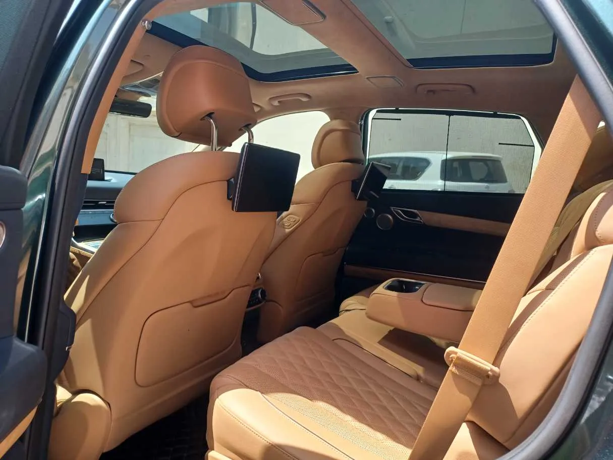 Car image 15