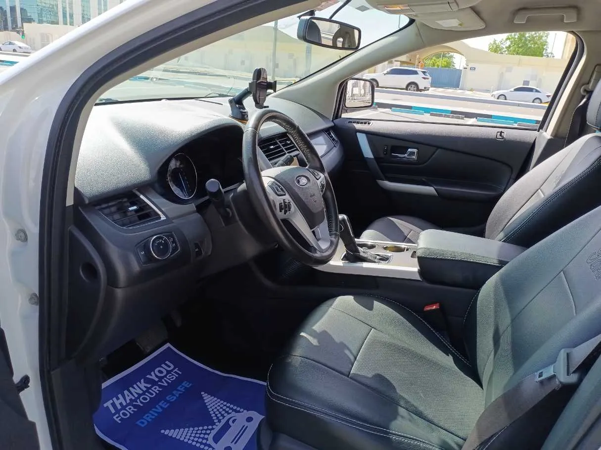 Car image 12