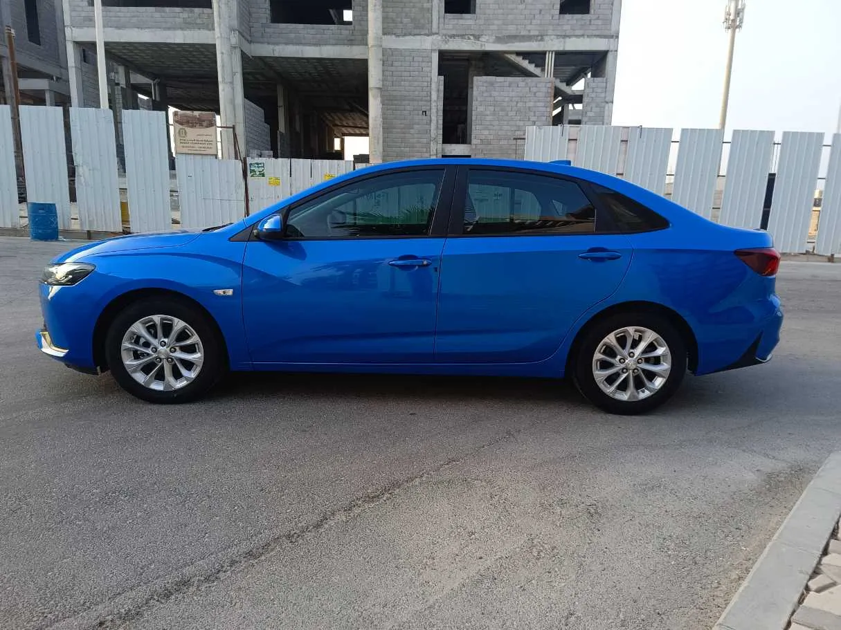 Car image 8