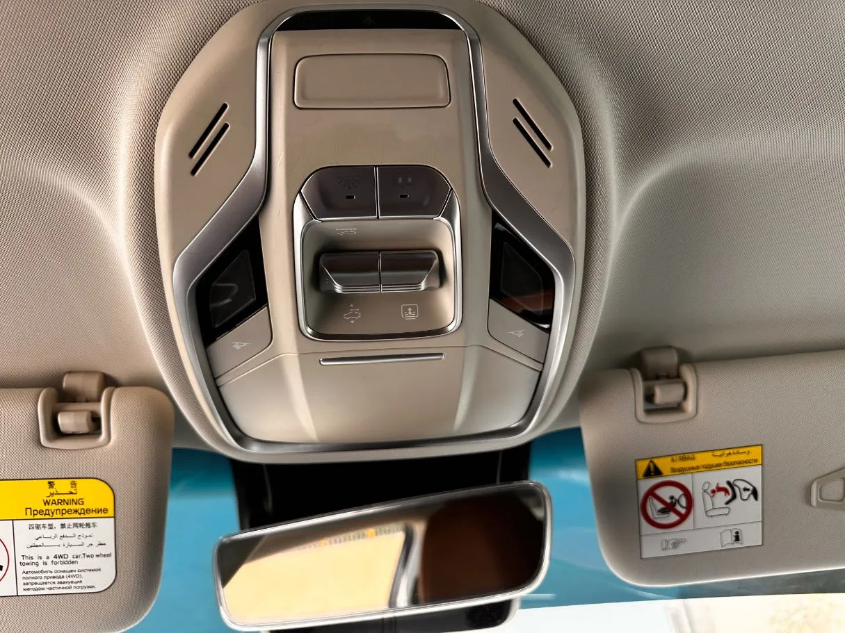 Car image 25