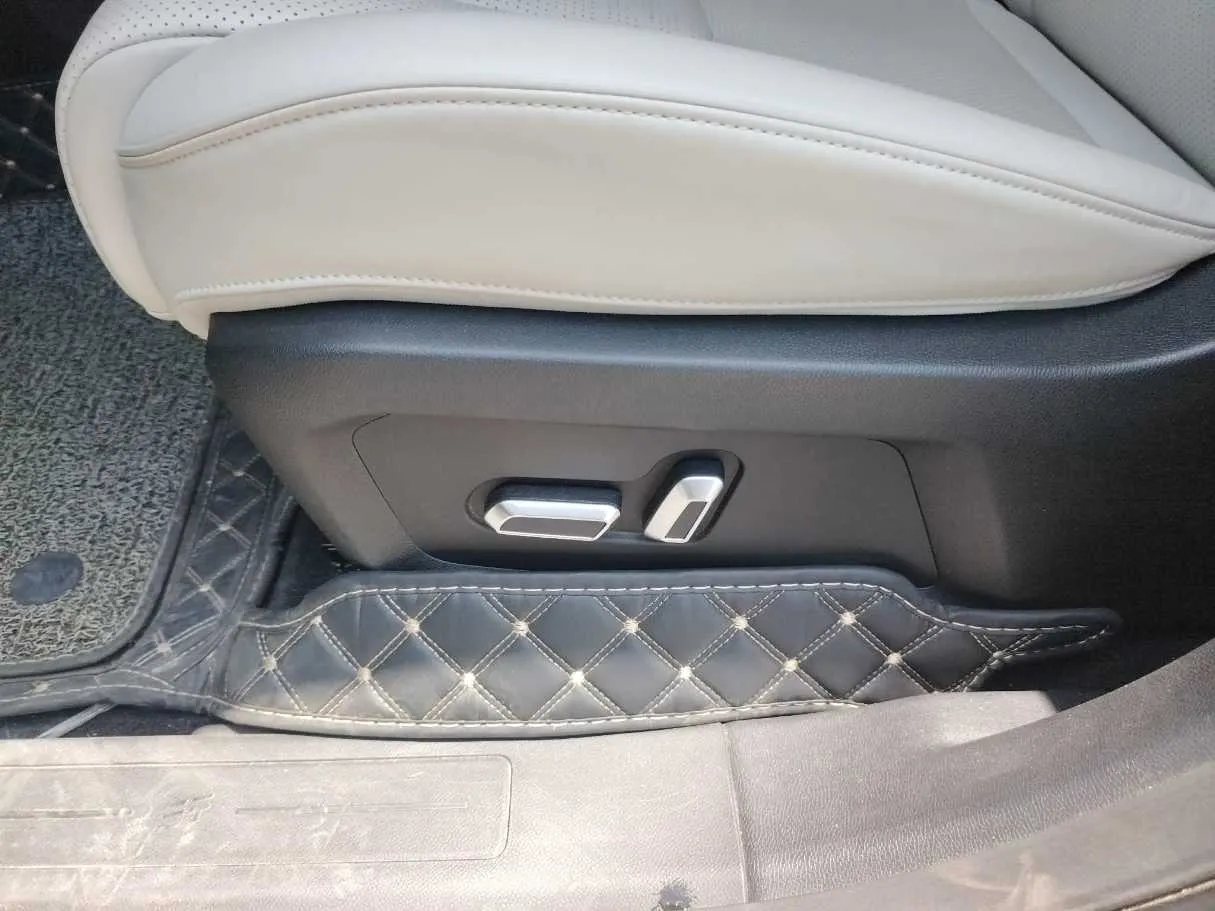 Car image 35