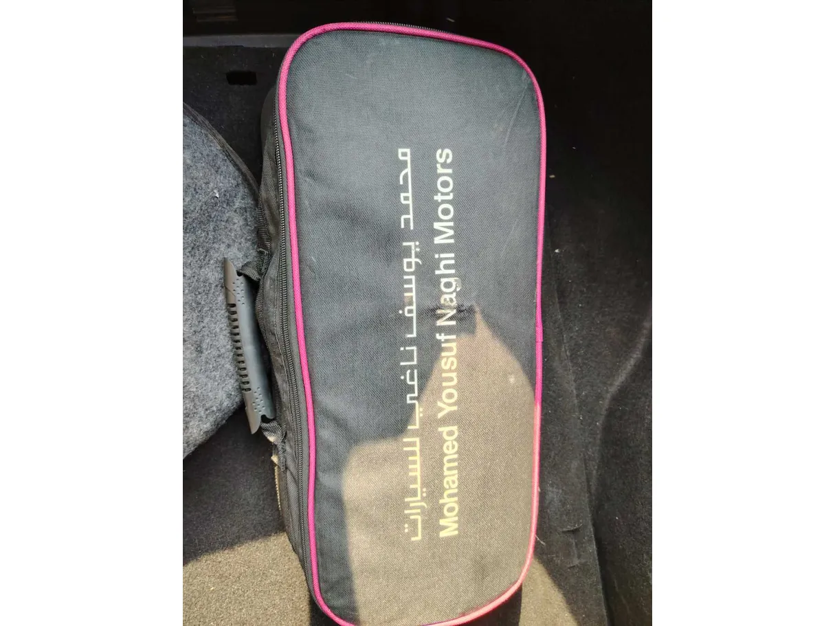 Car image 38