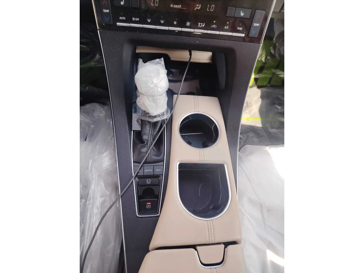 Car image 20