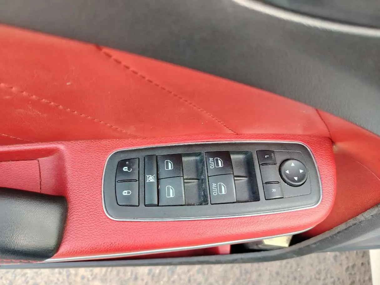 Car image 37