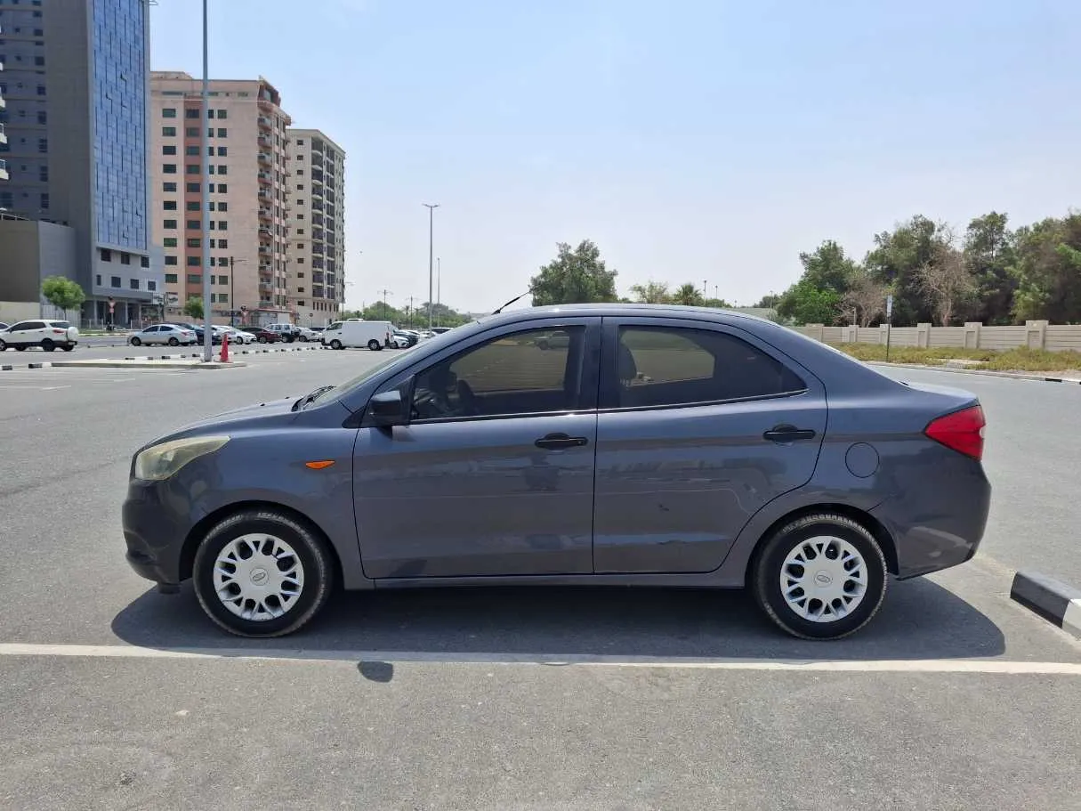Car image 8