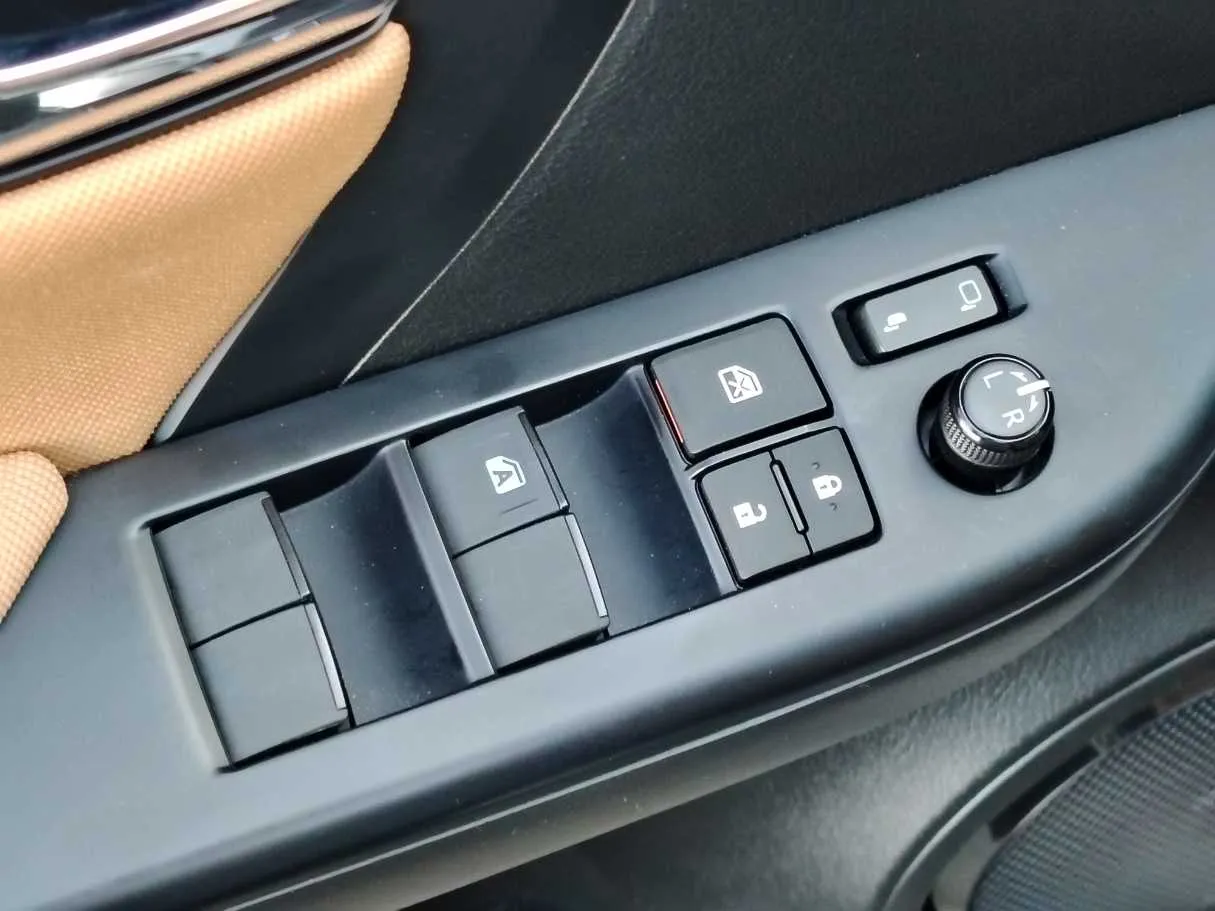 Car image 33