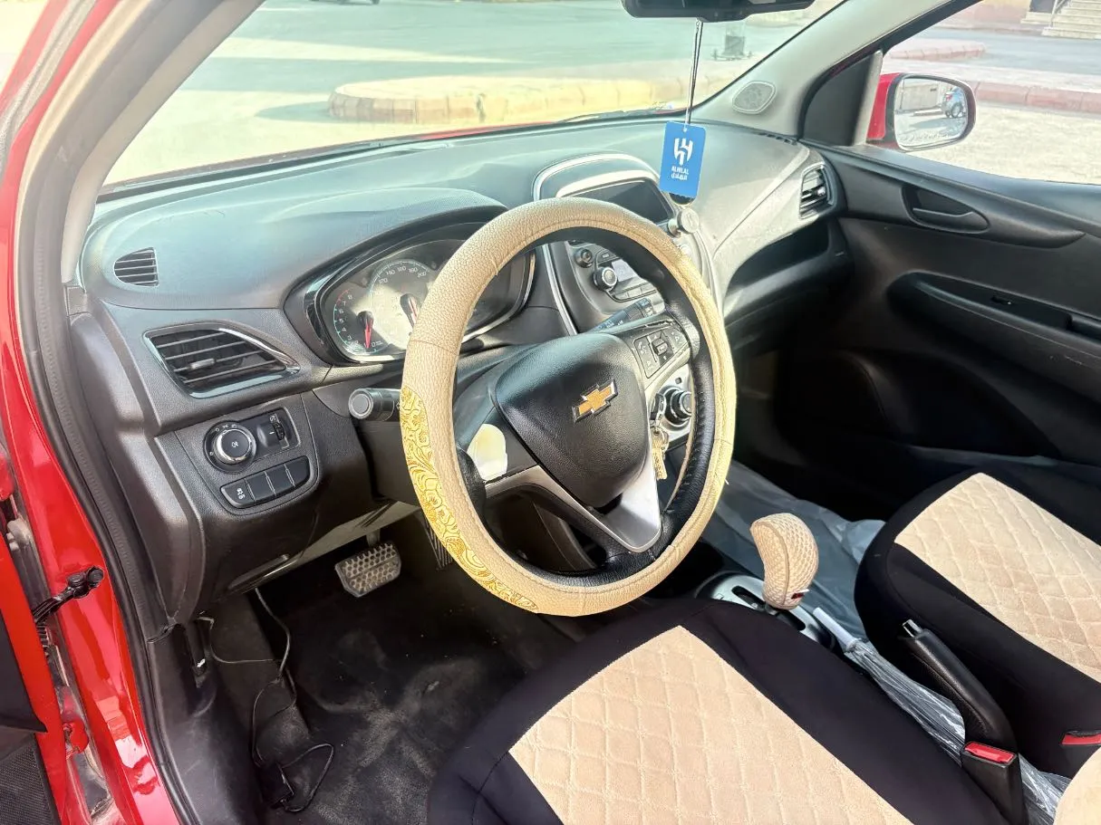 Car image 12
