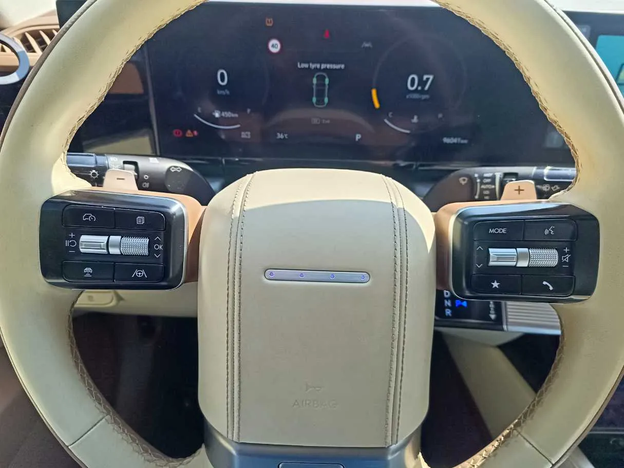 Car image 28