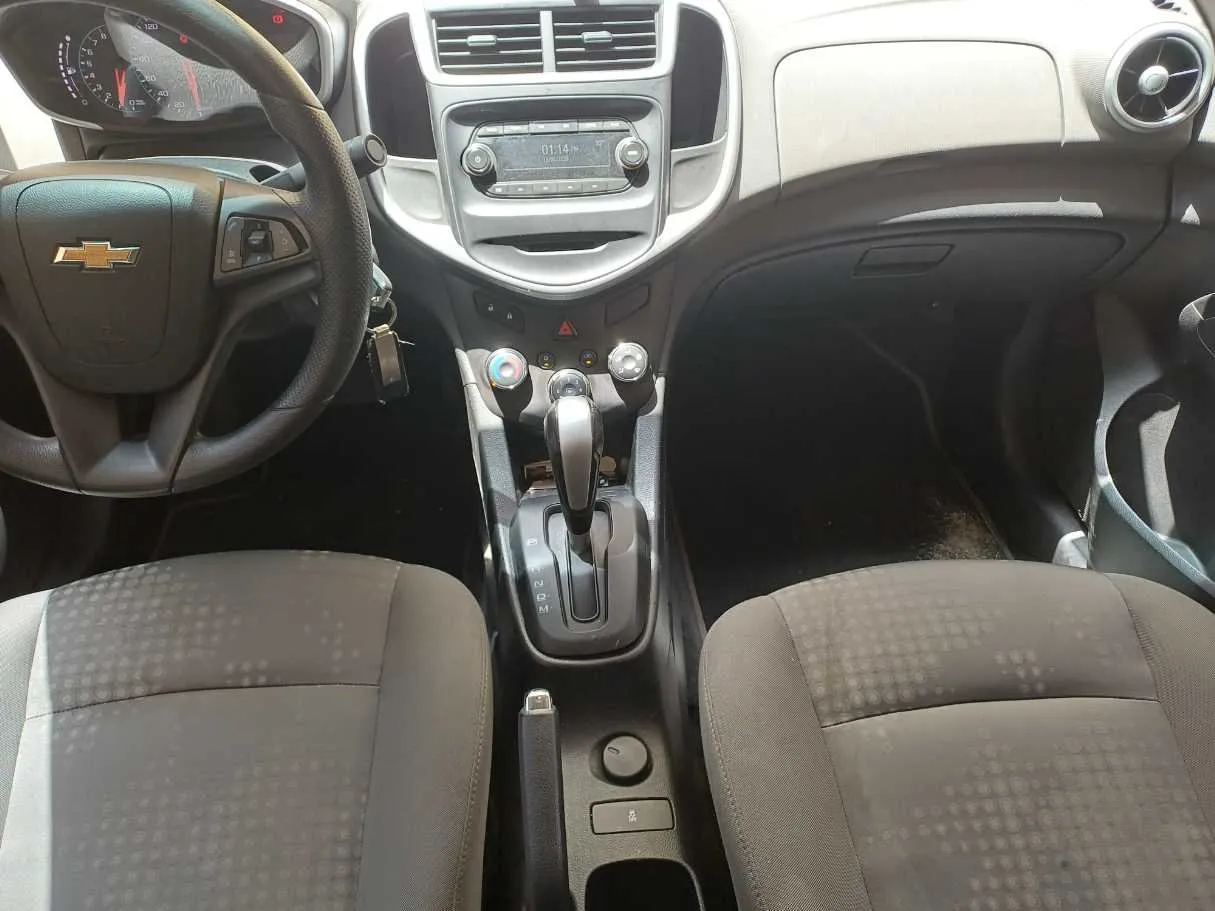 Car image 15