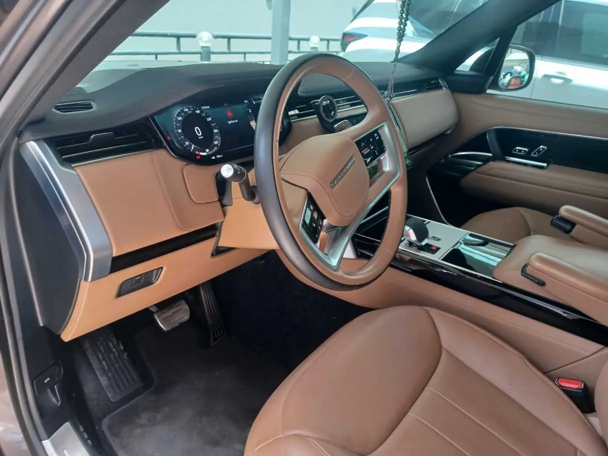 Car image 12
