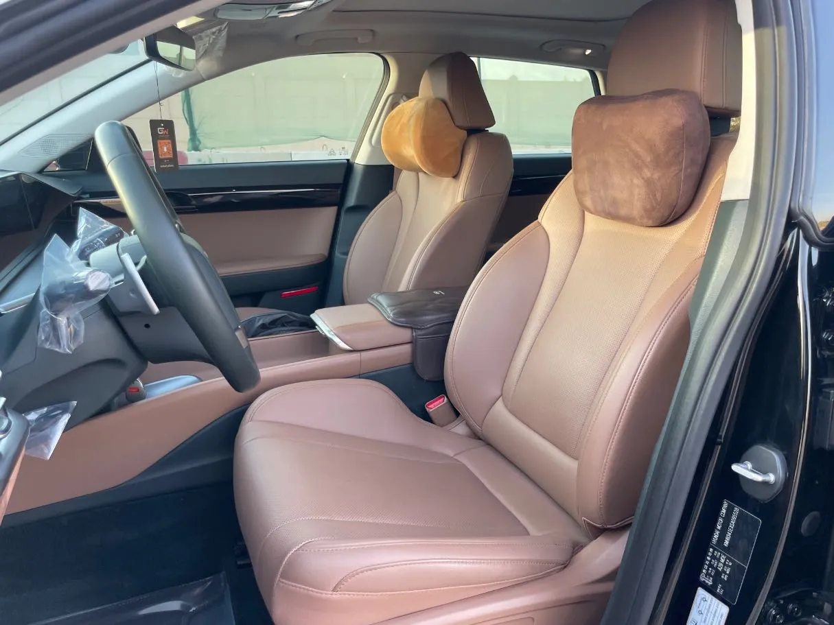 Car image 13