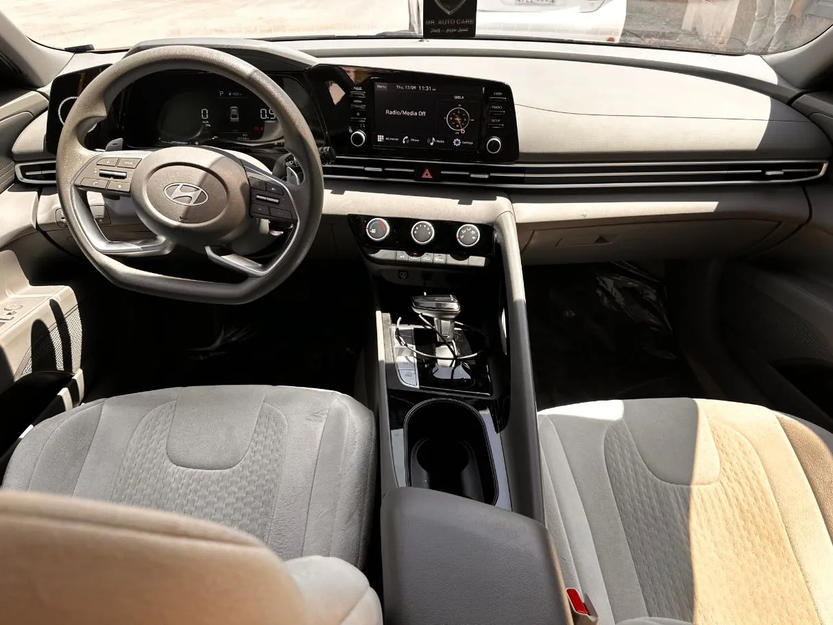 Car image 16