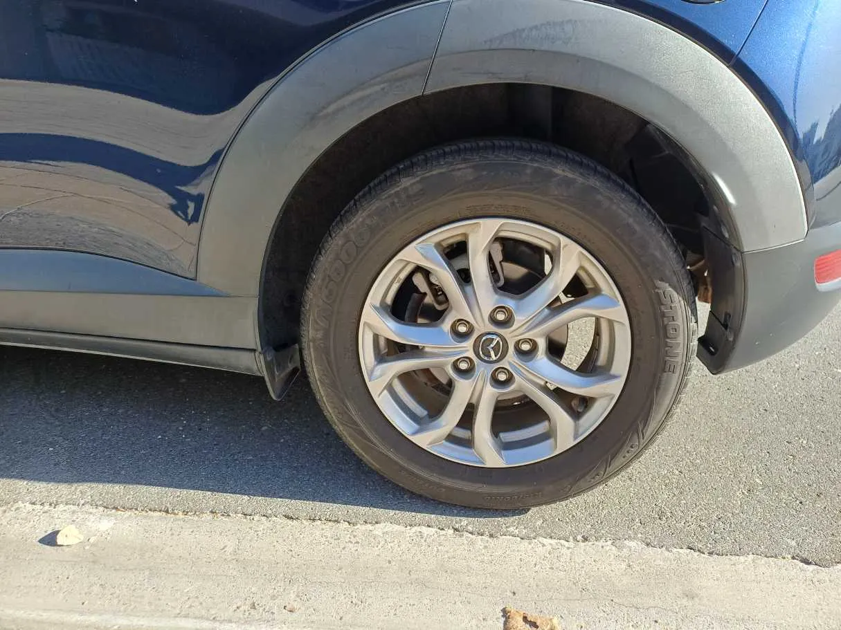 Car image 9