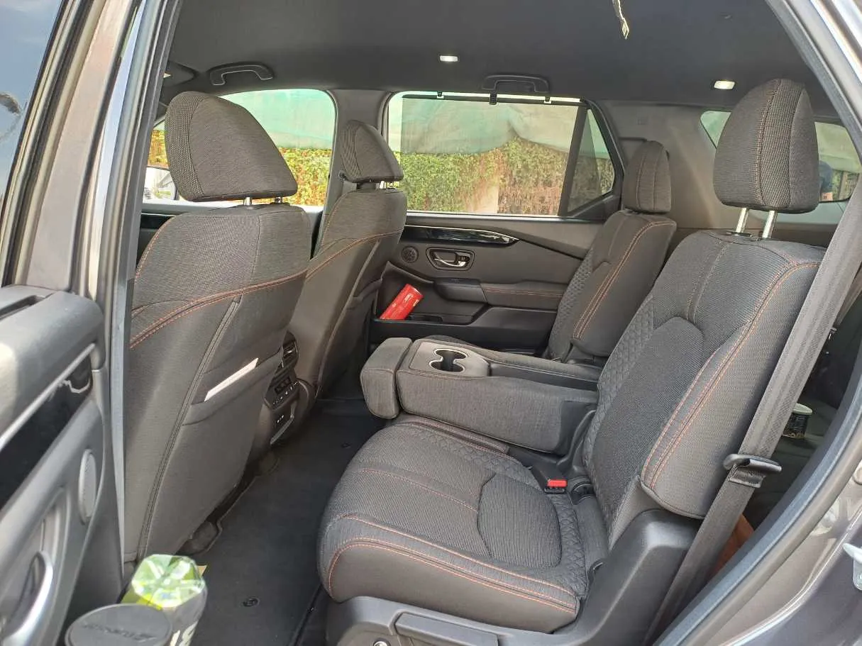 Car image 13