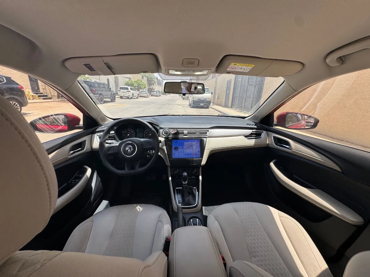 Car image 14