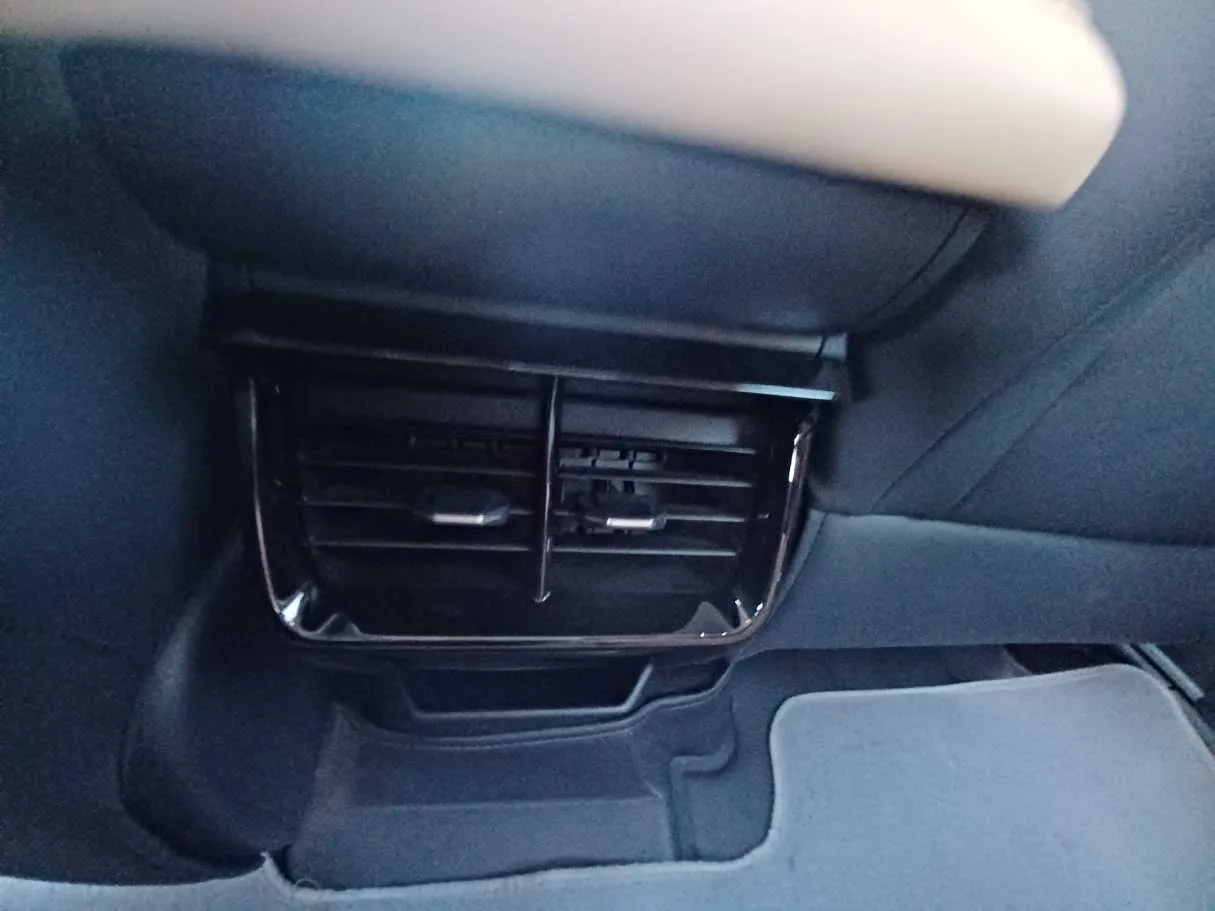 Car image 24