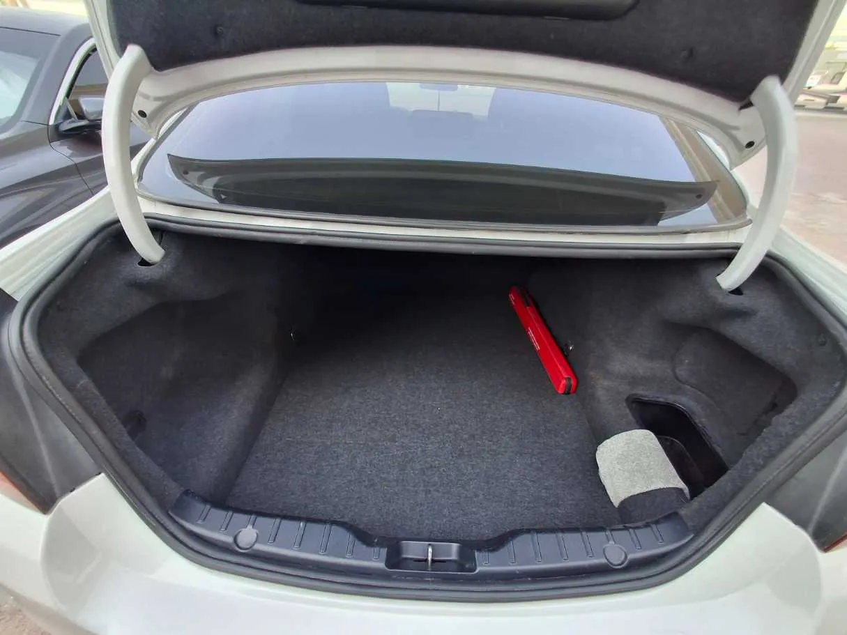 Car image 19