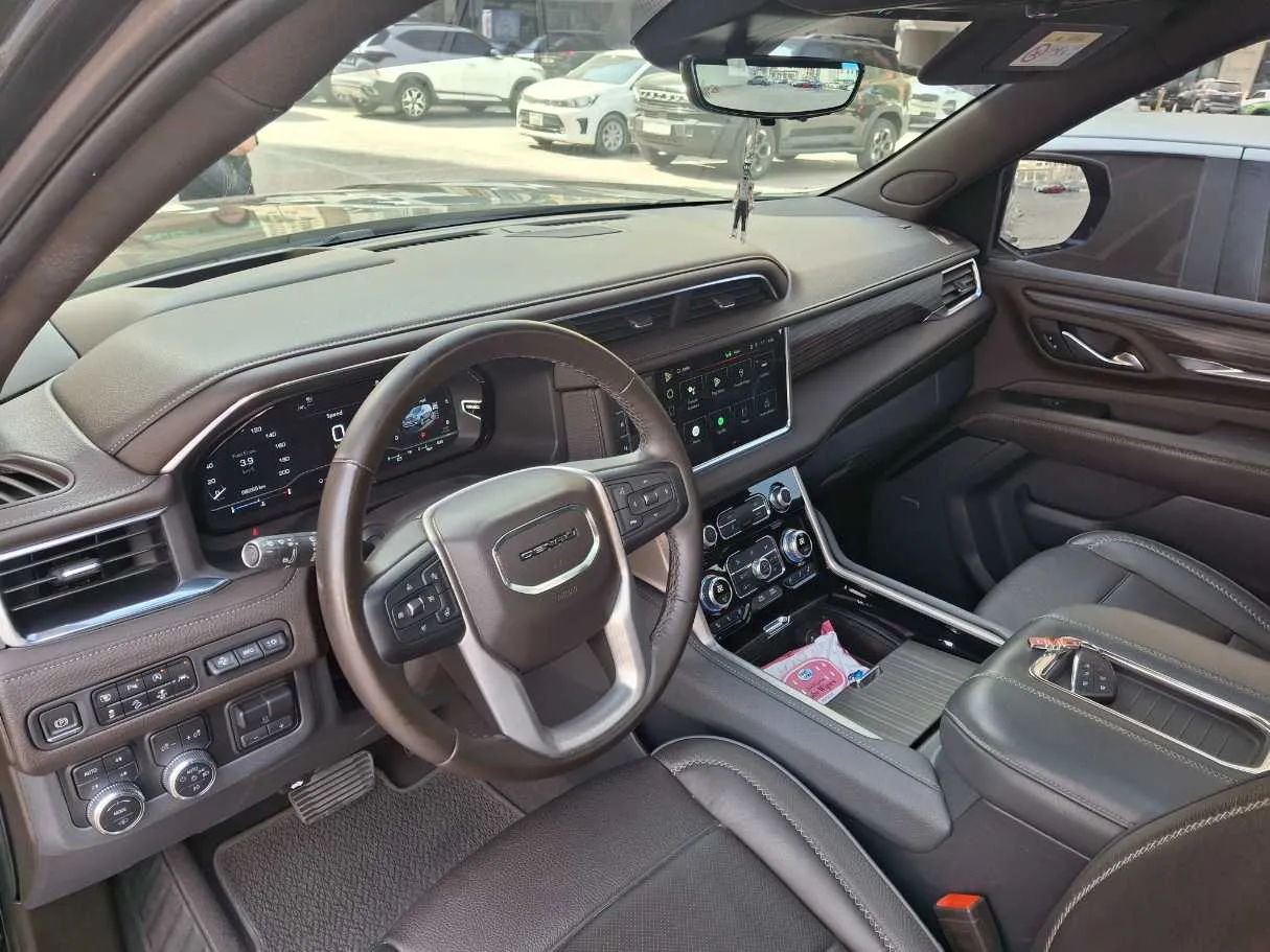 Car image 11