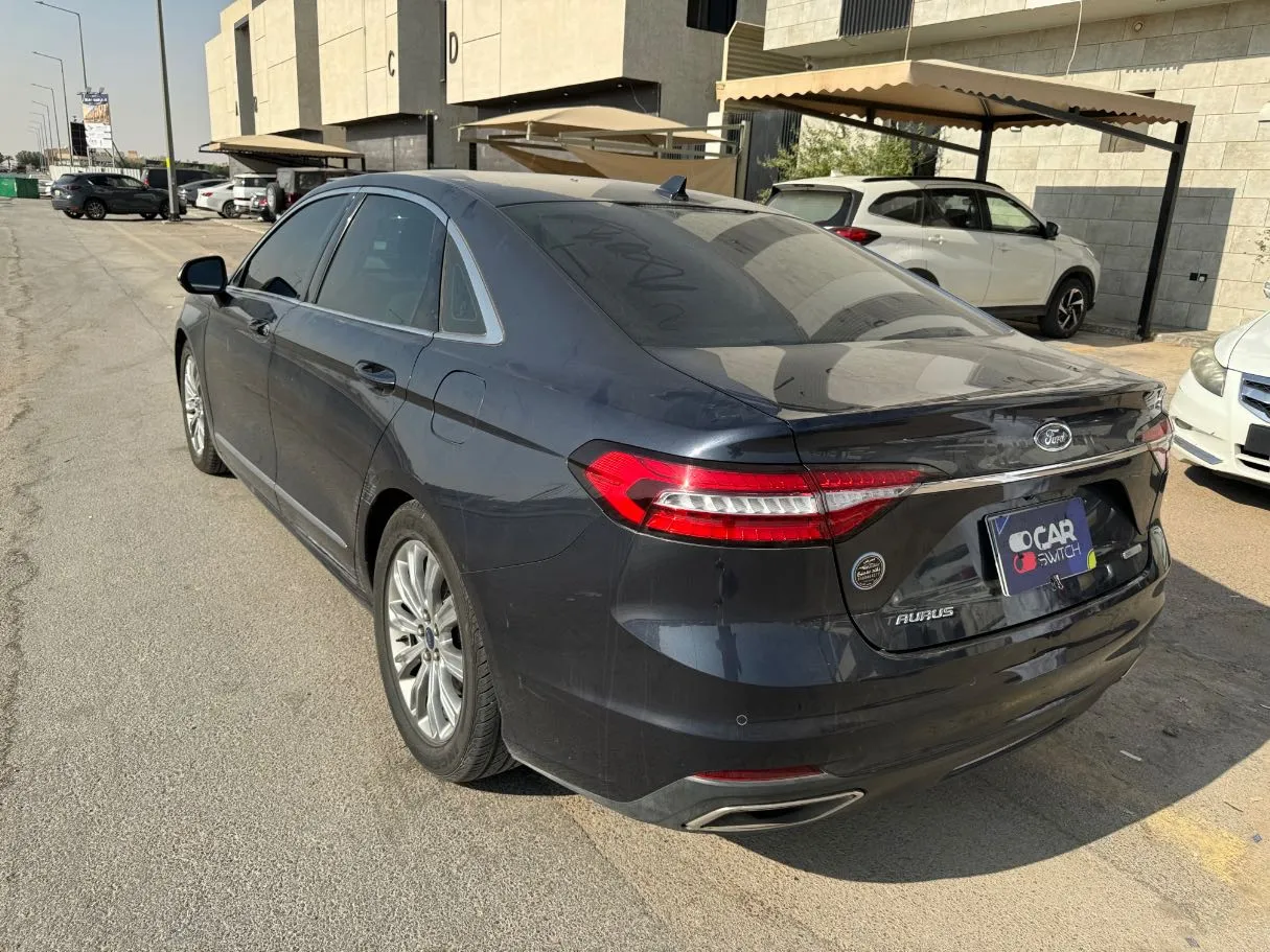 Car image 7