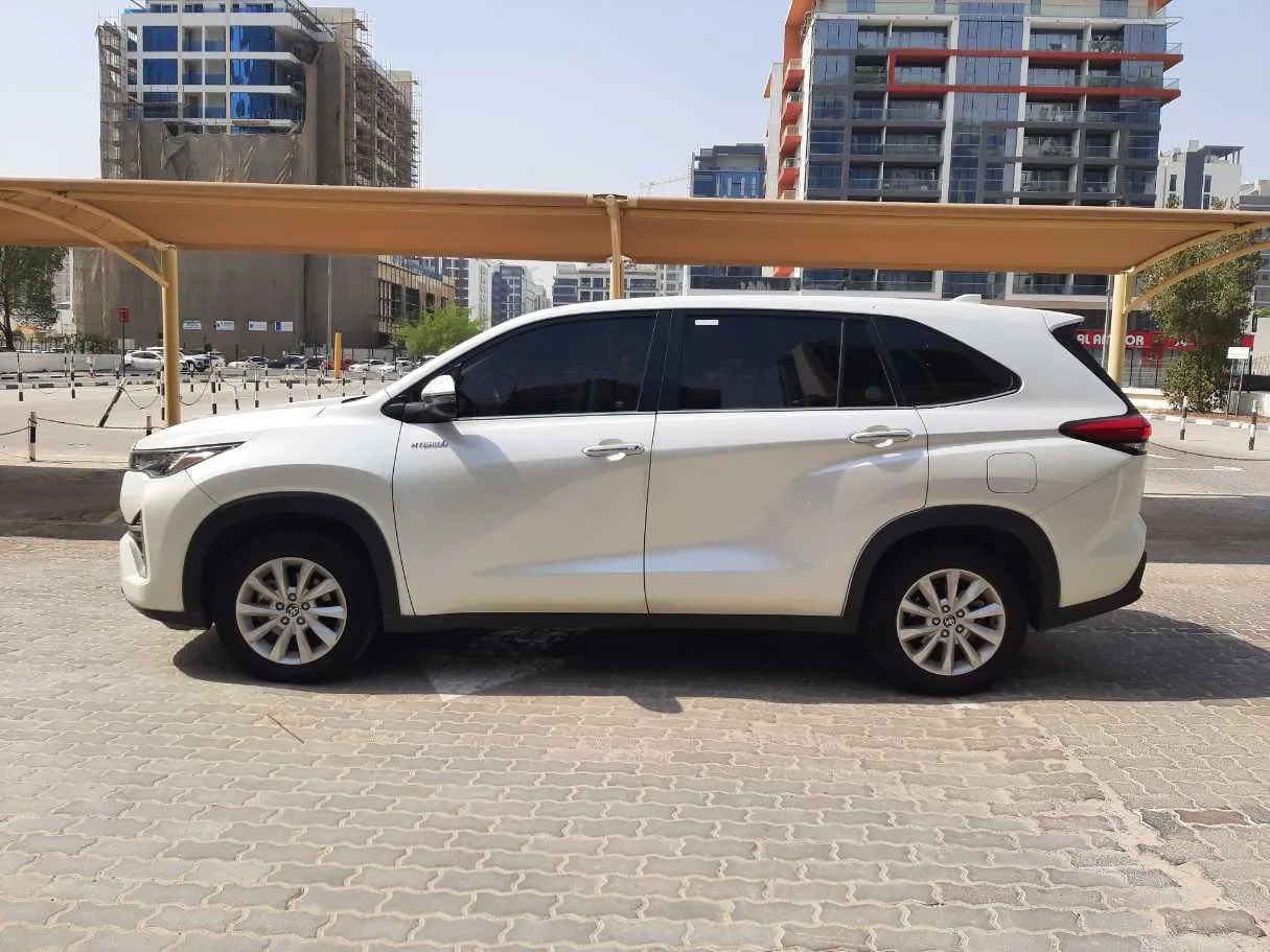 Car image 8