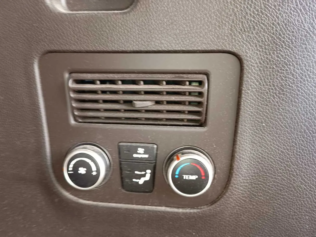 Car image 34
