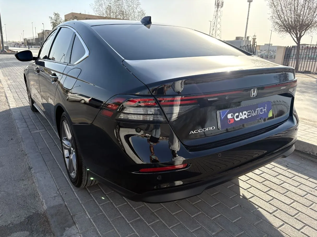 Car image 7