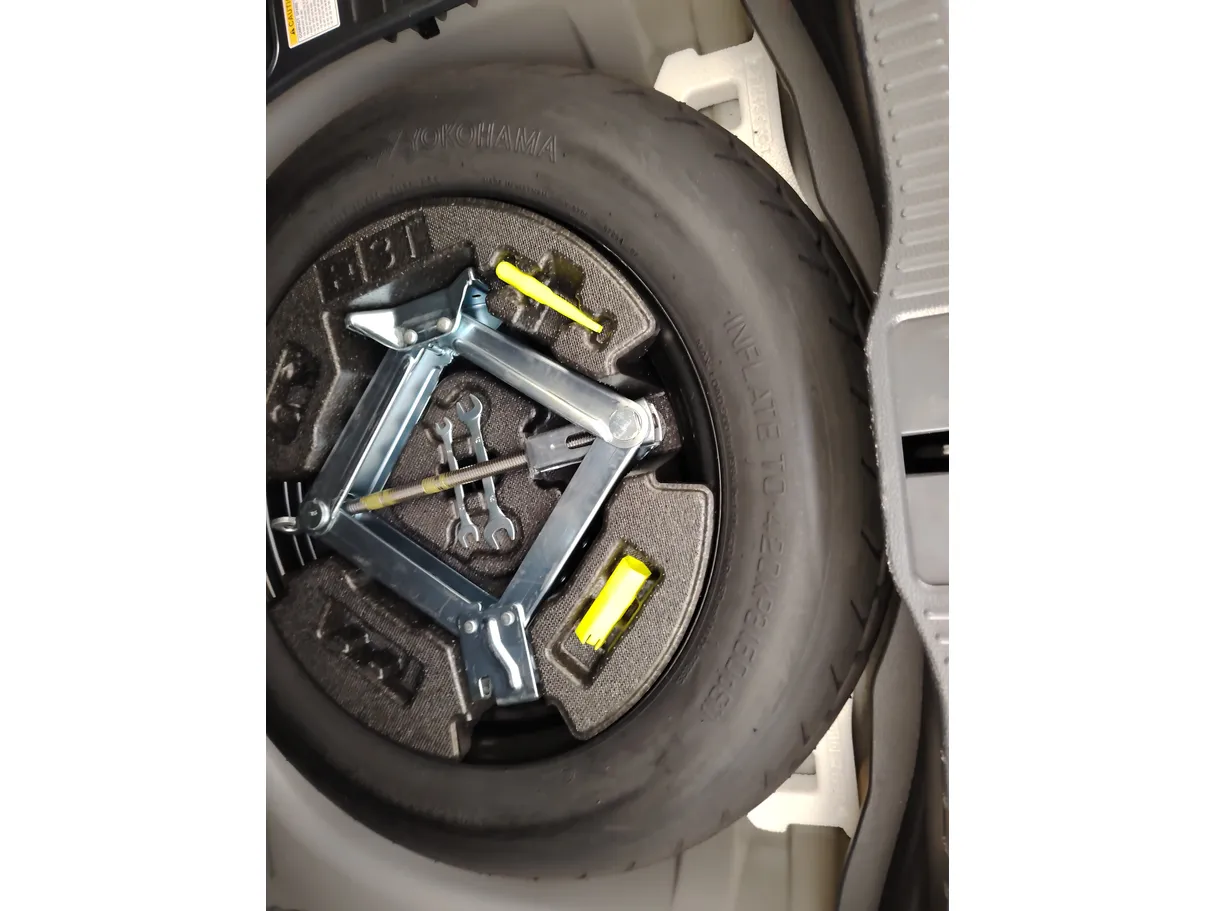 Car image 37