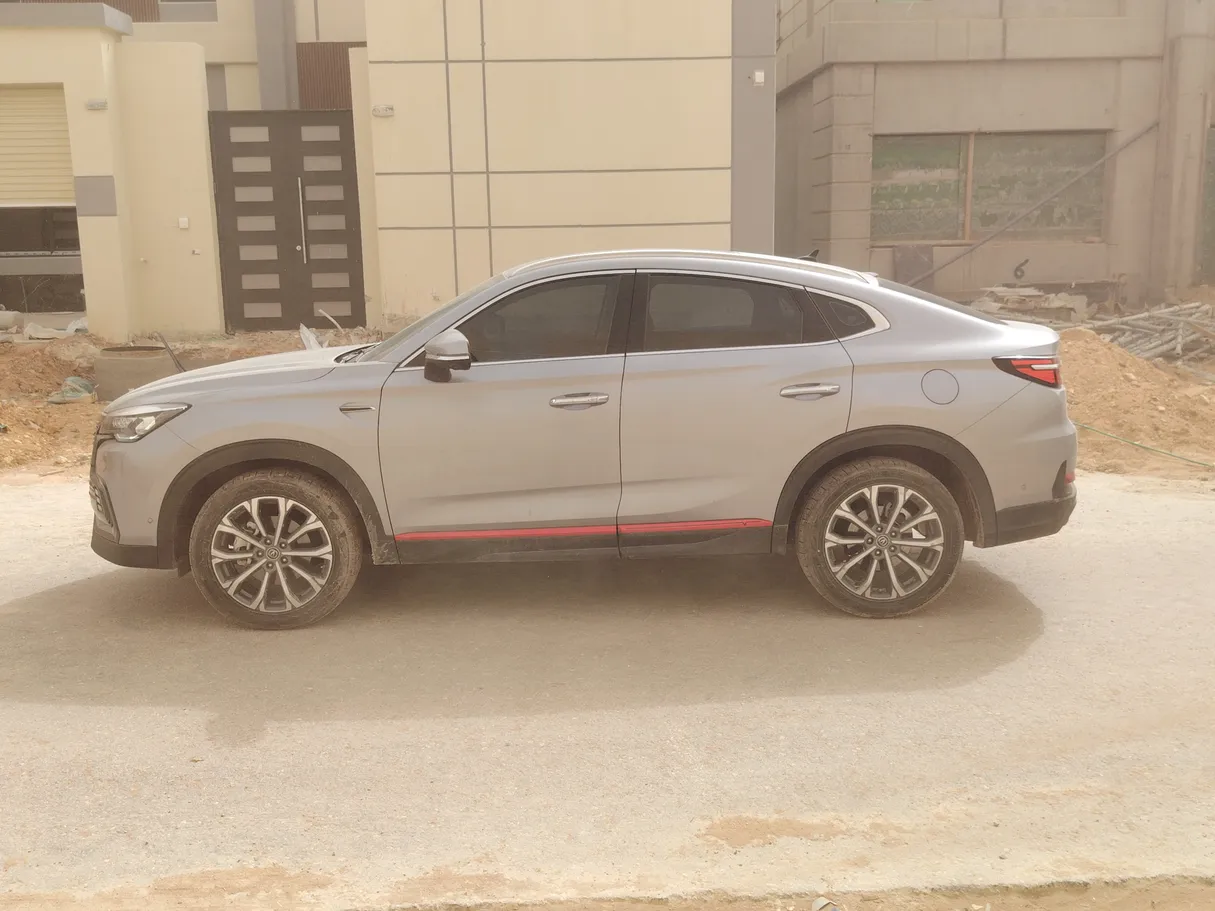 Car image 9