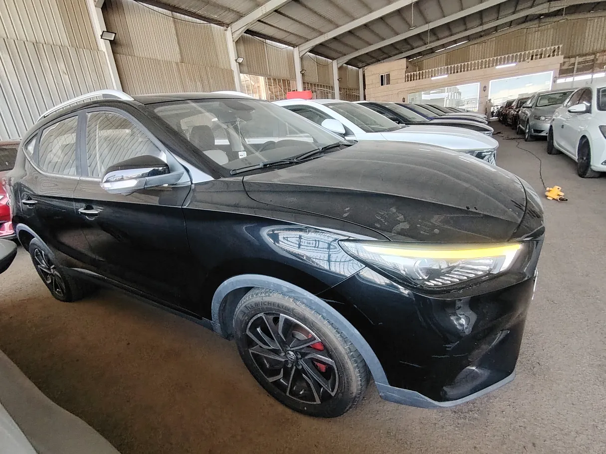 Car image 4