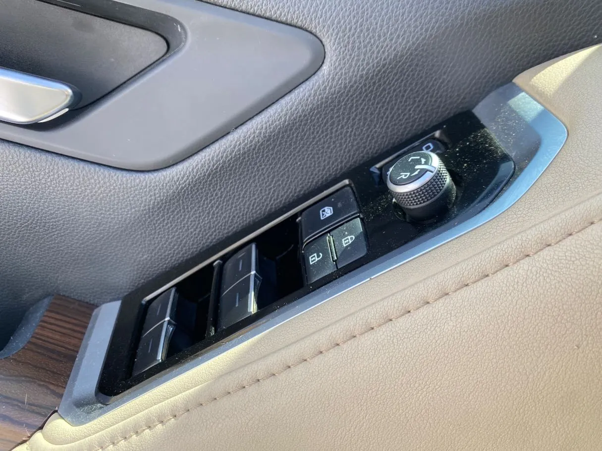 Car image 26