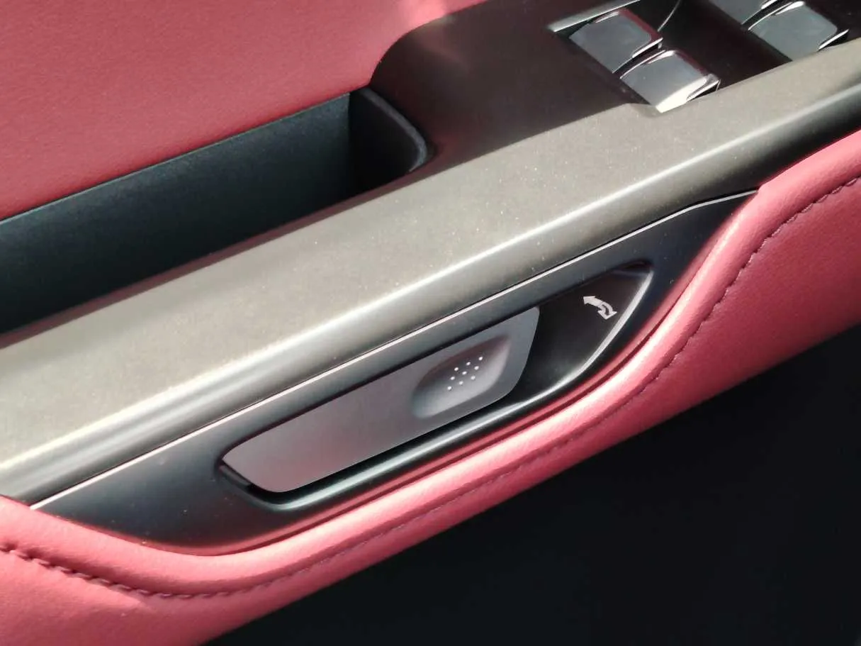 Car image 38
