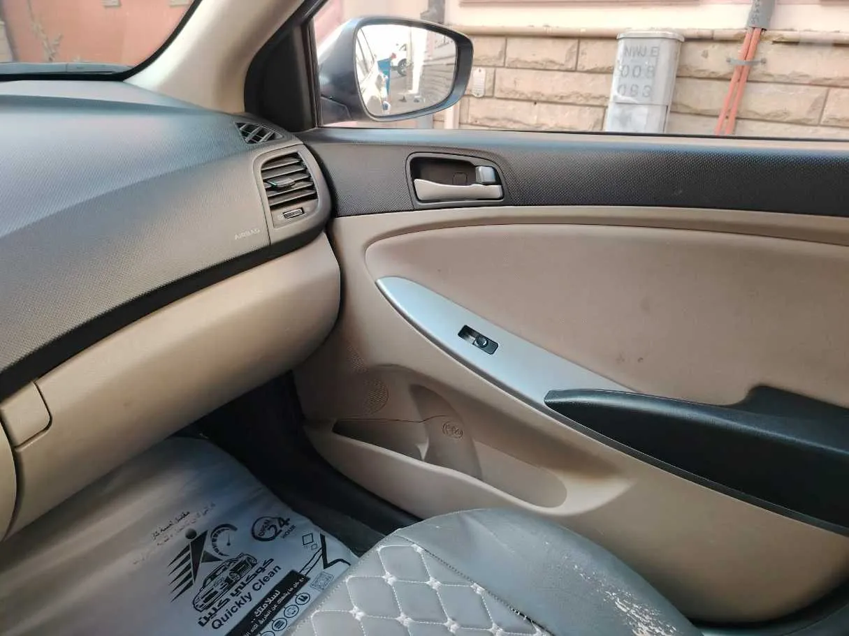 Car image 35