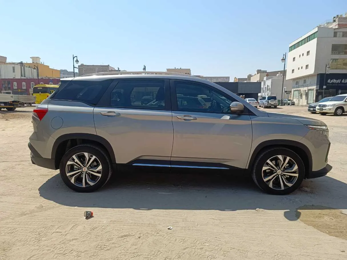 Car image 4