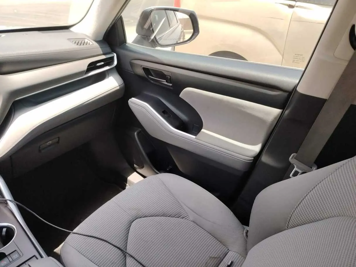 Car image 27